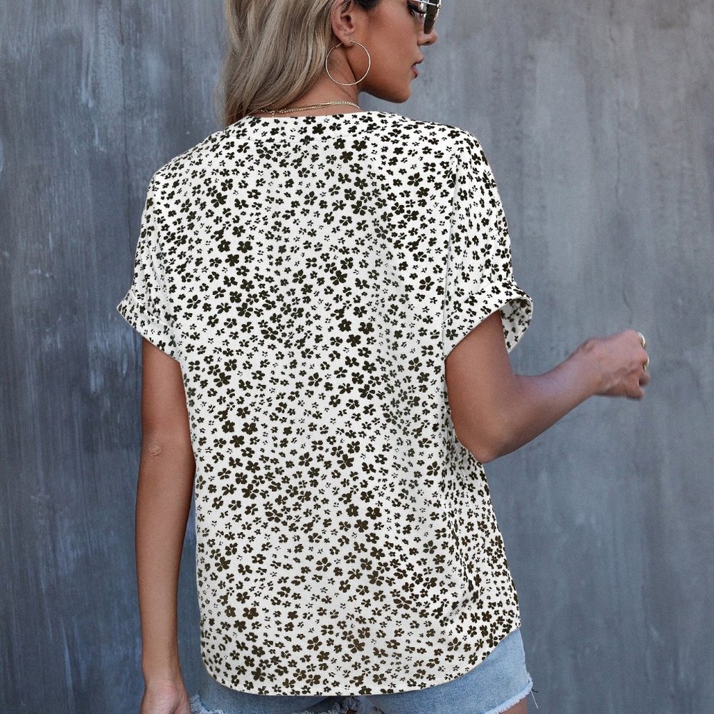 New Floral Print Batwing Sleeve Blouse Black and White - Picture 2 of 5
